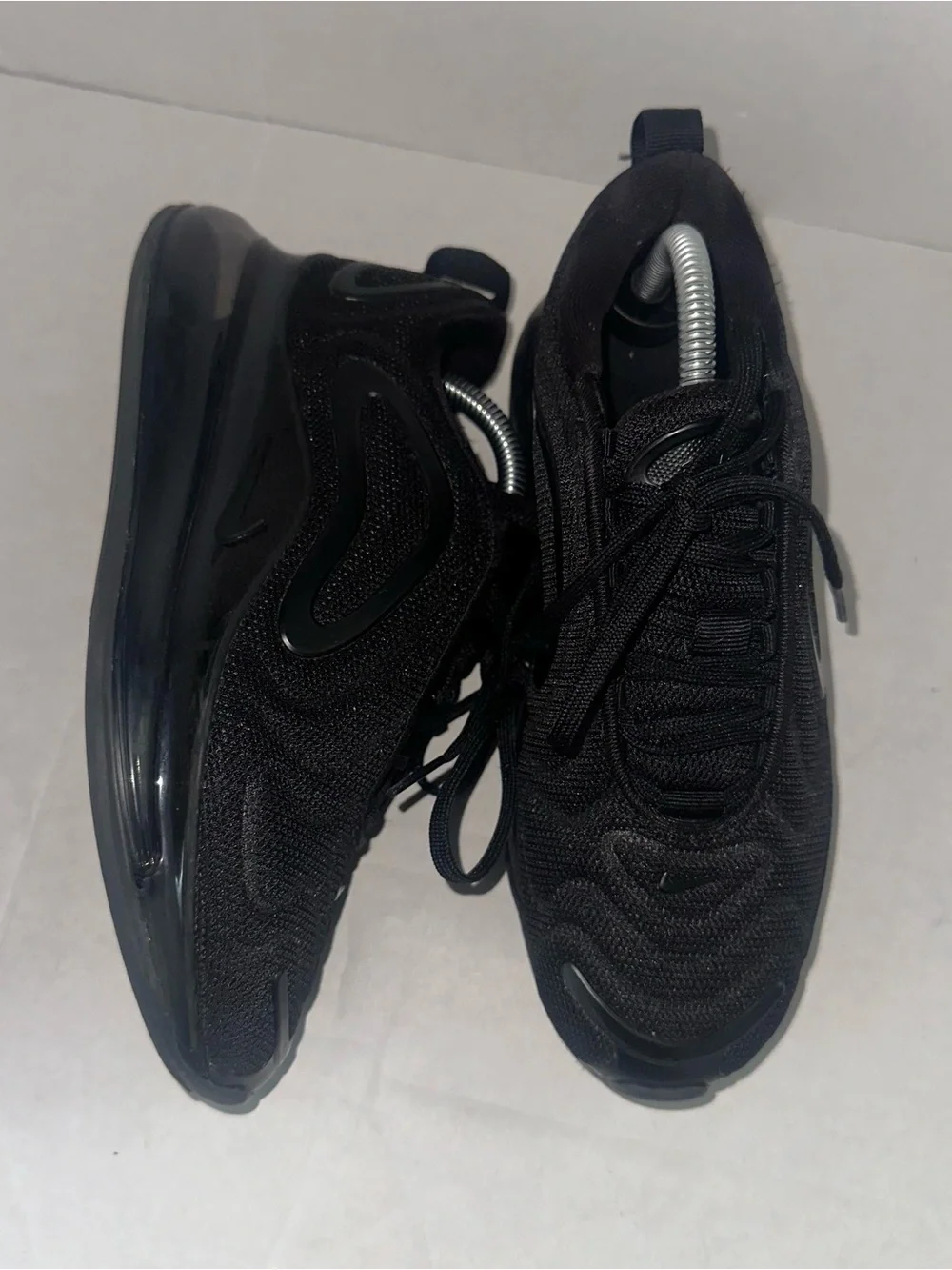 Nike Air Max 720  Shoes size 4Y AQ3196-006 Triple Black Anthracite